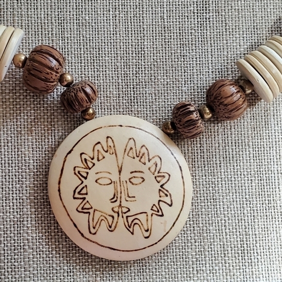 Chunky carved Wood bead burned wood Sun pendant Tribal boho natural Necklace - Picture 5 of 10